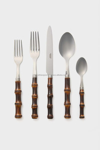 Cubiertos de metal clásicos con mango de madera para uso doméstico que ofrecen una comodidad de equilibrio superior y una durabilidad duradera - Product Image 5