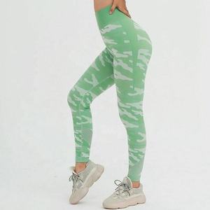 Ensemble de yoga uni grande taille pour femme avec leggings taille haute effet ventre plat et soutien-gorge de sport couvrant intégralement - Respirant et séchage rapide - Product Image 5