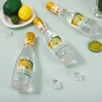 Geëmbotteeld klein groen mandarijnenhoningwater, natuurlijke zoetmaker drank, fruitdrank leverancier