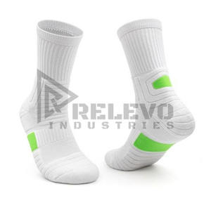 Chaussettes de sport antidérapantes personnalisées pour hommes, écologiques, respirantes, en nylon et élasthanne, pour le football, le basketball, la course à pied, vente en gros - Product Image 1