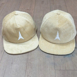 Gorra de Alta Calidad con Logotipo Bordado Personalizado, 5 Paneles, Visera Plana, Cordón y Cierre de Correa de Cuero para Hombre y Mujer - Product Image 5
