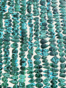 Paire de chrysocolle et de malachite naturelles de haute qualité Nouvelles pierres précieuses de guérison en vrac pour une énergie et un équilibre élevés - Product Image 3