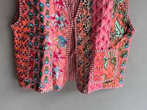 Chaleco acolchado de patchwork para mujer, sin mangas, estilo bohemio, floral, de algodón, con cuello en V, largo regular, con bolsillos, regalo para ella. - Product Image 5