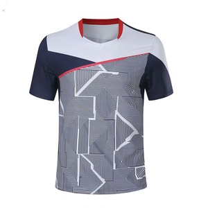 Camiseta Deportiva de Manga Corta con Cuello en V para Hombre, Diseño Geométrico, Secado Rápido, Tejido de Poliéster, Corte Regular - Product Image 6
