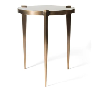 Table d'appoint décorative en métal doré pour chambre à coucher, salon et meuble d'appoint élégant pour l'intérieur - Product Image 1