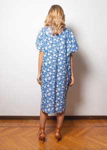 Vestido Kaftan de Algodón Azul con Estampado a Mano, Diseño Floral Blanco, Ecológico, para el Verano - Product Image 2