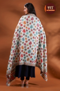 Chal de lana con patrón de hojas, bufanda de invierno con borde de flecos, accesorio tradicional para mujer para ropa étnica - Product Image 3
