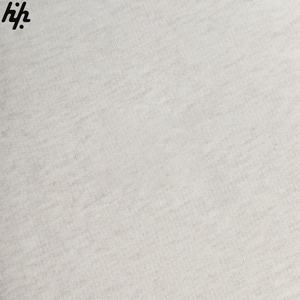 Sudadera con capucha minimalista para hombre con estilo de logotipo sutil para la comodidad diaria Ajuste relajado Torcedura moderna en el minimalismo clásico - Product Image 3