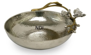 Bols en métal martelé doré avec poignées en feuille de ginkgo, design moderne, faits à la main, bols décoratifs pour la présentation sur table - Product Image 4
