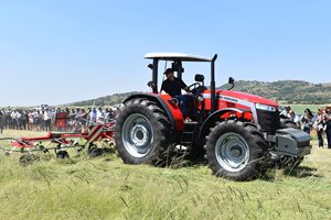 รถแทรกเตอร์ Massey Ferguson คุณภาพสูง 90 แรงม้า ขับเคลื่อน 2 ล้อ พร้อมระบบเกียร์ขับเคลื่อนด้วยเครื่องยนต์ ให้ผลผลิตสูง - Product Image 6