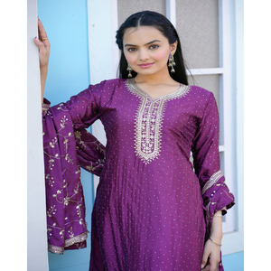 Ensemble kurti, pantalon et dupatta pour filles, vêtements ethniques élégants en soie chinon avec broderies détaillées pour les occasions festives - Product Image 4