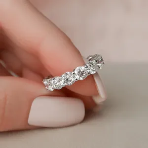 Anillo de Eternidad con Diamantes Cultivados en Laboratorio, Corte Redondo, Certificado IGI, Velorique - Product Image 5