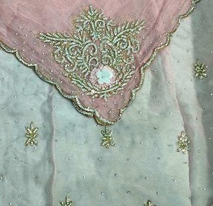 Traje indio-pakistaní prémium moderno de diseñador, sin coser y bordado a mano, para mujer - Product Image 1