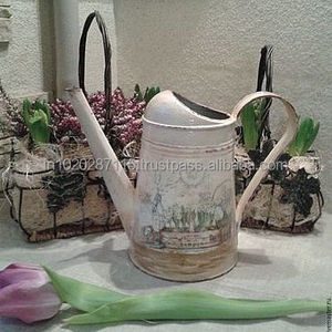 Superbe bidon d'eau galvanisé imprimé en émail adapté à l'arrosage des plantes tout en servant de bel accent de jardin décoratif - Product Image 2