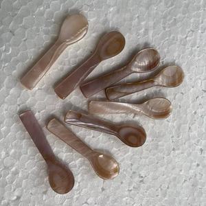 Cuchara de caviar de nácar Rosa hecha a mano al por mayor, regalos de empresa hechos de concha marina de Vietnam - Product Image 1