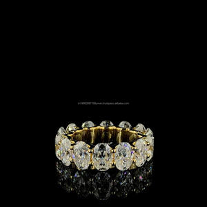 Bande d'éternité ovale élégante avec 1ct chacun VVS pierre de laboratoire incolore un cadeau intemporel et radieux pour les femmes - Product Image 1