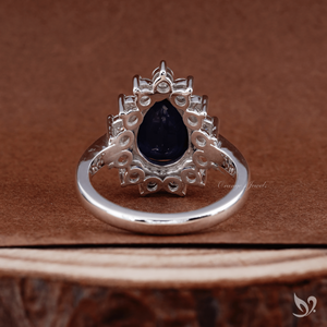 Bague de fiançailles élégante en or blanc 10 carats avec diamant solitaire en forme de poire de 2 carats cultivé en laboratoire et sertissage à tige cintrée - Product Image 2
