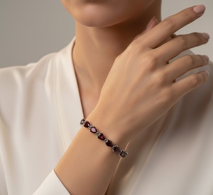Bracelet chaîne classique en argent plaqué grenat taille poire pour bijoux de mariage pour femmes - Product Image 1