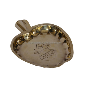 Élégante assiette Puja en laiton avec centre de table Kalash idéale pour le culte à la maison Poojas Festivals Mariages et cadeaux aux taux du marché - Product Image 3