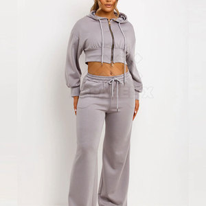 Survêtement tendance pour femme, idéal pour la gym, en tissu lisse, confortable et stylé. - Product Image 2