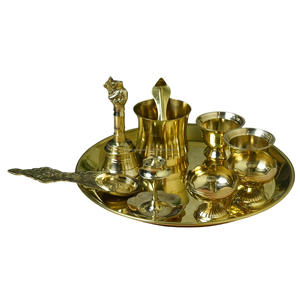 Ensemble Pooja Thali en laiton uni de 8 pouces avec diyas, bols Kumkum, support Agarbatti et accessoires - Product Image 4