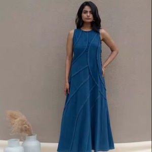 เดรสยาวคอเหลี่ยมสำหรับผู้หญิง ออกแบบโดยดีไซเนอร์ พิมพ์ลายดอกไม้ ชุดเดรสสายเดี่ยวสีสันสดใส พิมพ์ลายด้านหลังเปลือย ทรงเอไลน์ - Product Image 1