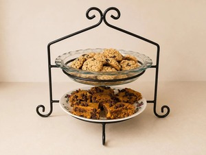 Soporte de Servicio de 2 Niveles con Marco de Metal Plateado y Platos Blancos, Estante Moderno para Alimentos, Soporte Decorativo de Metal para Cocina - Product Image 5
