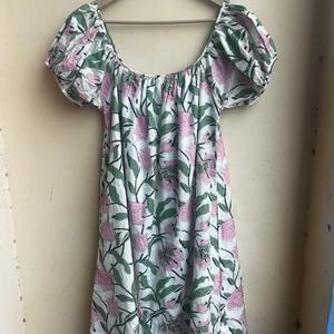 Vestido mini de manga corta con estampado floral y cuello redondo, estilo baby doll, fluido, para mujer - Product Image 1