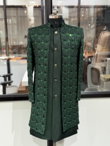Sherwani de Seda Verde Bordado para Hombre, Traje Tradicional de Boda, Corte Regular, Largo Medio, Estilo India-Pakistán - Product Image 4