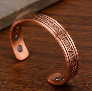 Brazalete de Cobre Hecho a Mano de Lujo con Números Romanos en Relieve, Personalización, Detalles Magnéticos, Regalo Promocional Novedoso - Product Image 2