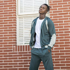 Conjunto Deportivo Personalizado para Hombre en Poliéster, Corte Regular, Chaqueta con Capucha y Cremallera Completa, Pantalones Jogger, Ropa Deportiva Transpirable para Gimnasio y Entrenamiento - Product Image 3