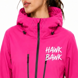 Chaqueta Softshell Ligera con Capucha y Cremallera Completa para Mujer, Moderna, Impermeable, para Actividades al Aire Libre, con Logotipo Estampado, Corte Regular - Product Image 4