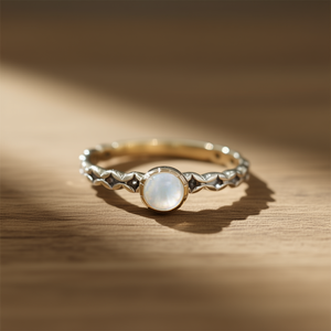 Anillo de piedra lunar fina de 1.9 gramos - Product Image 3
