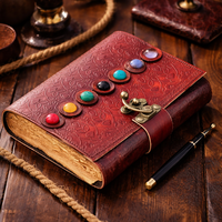 Cuaderno de hechizos de bruja con siete piedras, de cuero grabado, tipo Grimorio, 100 hojas, encuadernación cosida de alta calidad, páginas en blanco, regalo