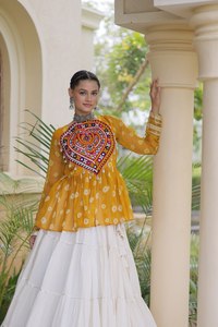 Lehenga Choli jaune pour Navratri, Chaniya Choli spécial Navratri pour femmes, vêtements traditionnels indiens, Lehenga Choli - Product Image 1