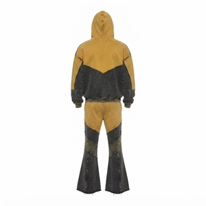 Ensemble survêtement homme gris moutarde avec veste zippée color block et pantalon large – Tenue décontractée et tendance personnalisable pour le streetwear - Product Image 4