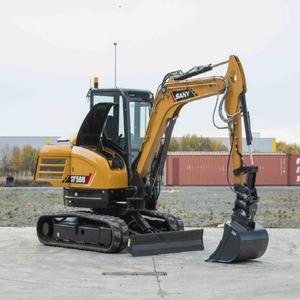 Excavadora hidráulica pequeña y eficiente, ideal para construcción, paisajismo y movimiento de tierras, con gran estabilidad. - Product Image 1