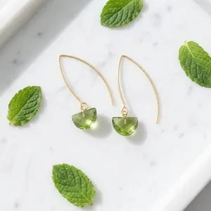 Boucles d'oreilles pendantes semi-circulaires en améthyste verte, en laiton plaqué or 18 carats, faites à la main, longues et minimalistes, à crochet – Bijoux les plus vendus - Product Image 6
