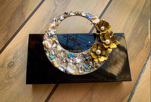 Exquisito embrague de perlas madre para mujer, artesanía de resina pintada a mano con adornos de perlas doradas, estilo religioso para eventos nocturnos - Product Image 2