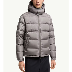 Vêtements d'hiver imperméables, design matelassé, confortables à porter, veste matelassée légère pour homme, veste matelassée légère pour homme - Product Image 1