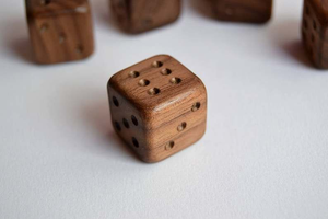 Dés de Ludo en bois poli, faits à la main, de qualité supérieure, écologiques, taille personnalisée, jeu de société traditionnel indien - Product Image 2