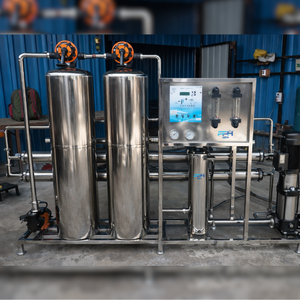 Installation de filtration par osmose inverse en acier inoxydable haute performance 2000 LPH pour l'eau pharmaceutique et potable - Product Image 3