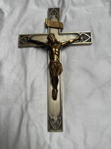 Croix d'église en laiton antique faite à la main, décoration religieuse chrétienne à suspendre au mur pour l'église, la maison et les espaces spirituels - Product Image 1