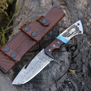 Couteau de chasse artisanal personnalisé en acier Damas - Lame fixe de 5,5 pouces, ambidextre, surface goutte de pluie, manche en bois, corne de cerf et turquoise - Product Image 1