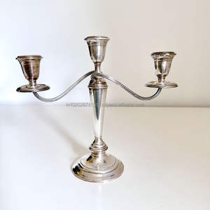 Candelabros decorativos de aluminio de estilo antiguo perfectos para bodas y elegantes centros de mesa de decoración del hogar en temas vintage - Product Image 3