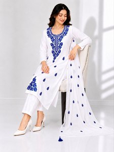 Conjunto de Kurti, Pantalón y Dupatta de Rayón y Algodón con Bordado Intenso para Mujer |   Stock Disponible - Product Image 2