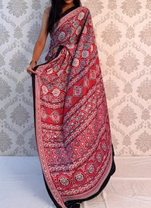 Exclusivo Sari de Satén Suave para Bodas, Ropa India y Pakistaní de Fabricante y Proveedor Indio, Secado Rápido - Product Image 4