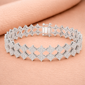 Bracelet à maillons floraux en diamant trois tons avec motif ajouré, bijoux de mariage de luxe pour femmes - Product Image 1