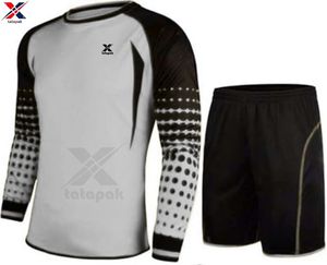 Uniformes de Fútbol y Baloncesto Personalizados de Calidad de Exportación para Adultos Unisex - Camisetas y Pantalones Cortos con Estampado Térmico de Secado Rápido - Product Image 3