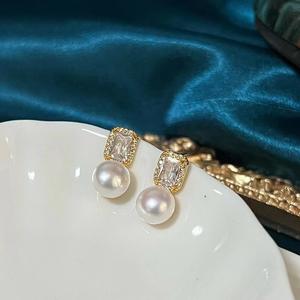 Boucles d'oreilles en perles d'eau douce naturelles pour femmes, style rétro, exquises, or 14 carats, parfumées, boucles d'oreilles en perles de niche exquises - Product Image 1